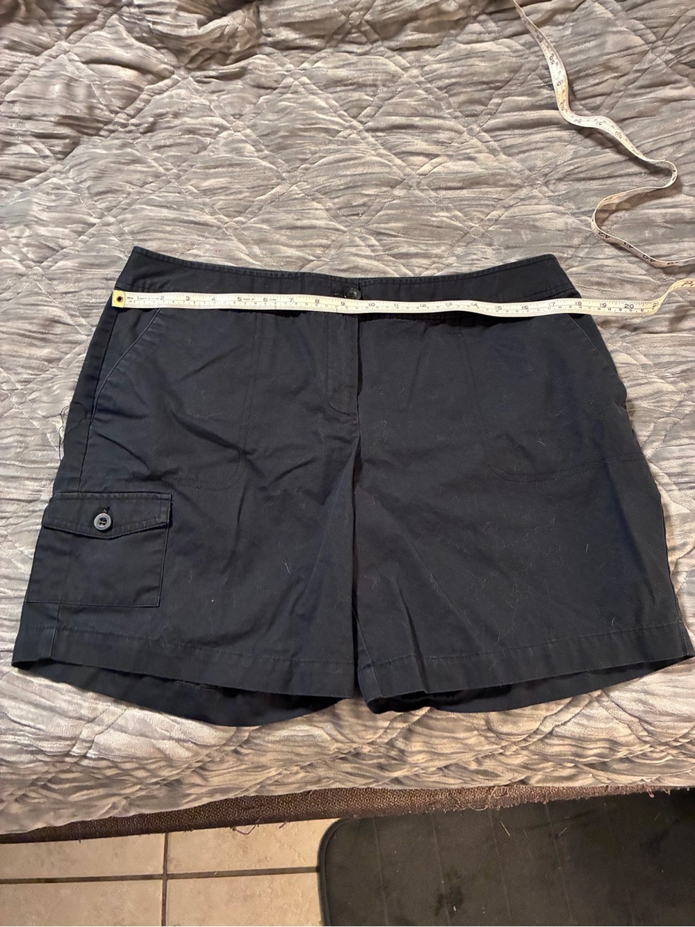 Women’s IZOD Cargo Shorts in Black Cotton